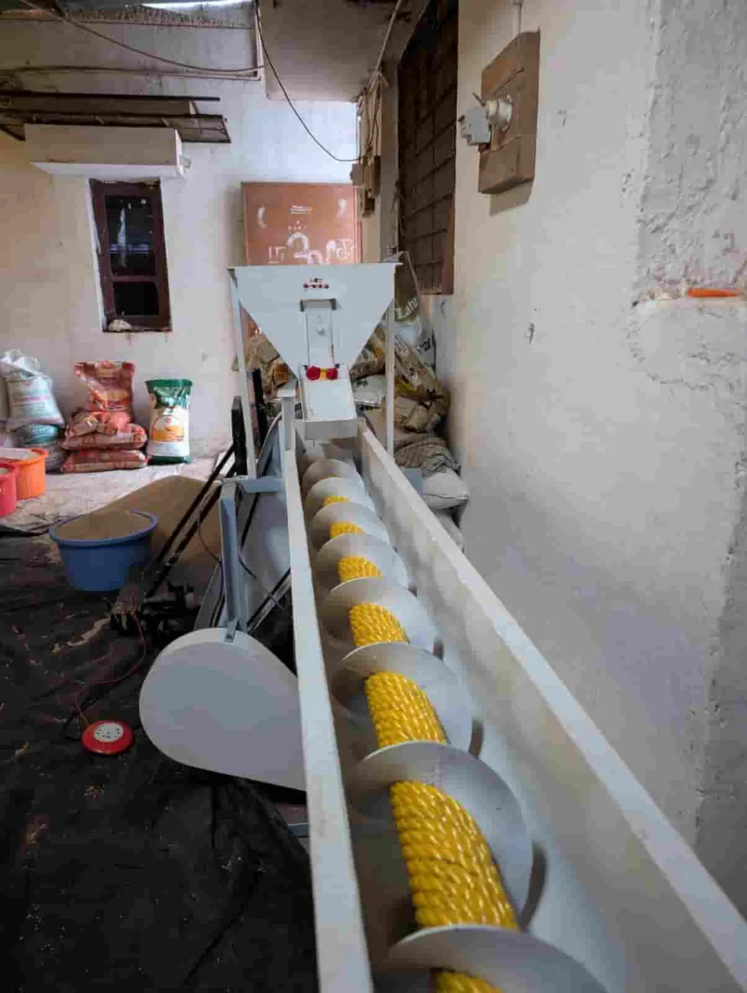 Grain polishing machine
